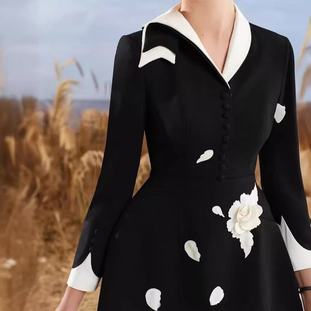 The Lotus Appliqué Mini
