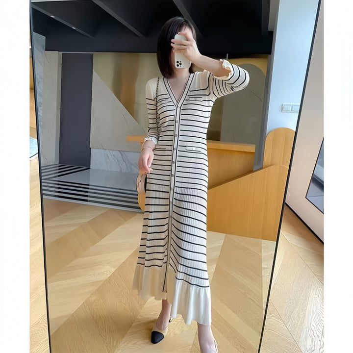The Monochrome Retro Midi