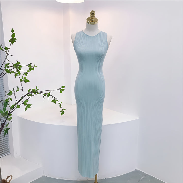 Robe rose sans manches à rayures verticales