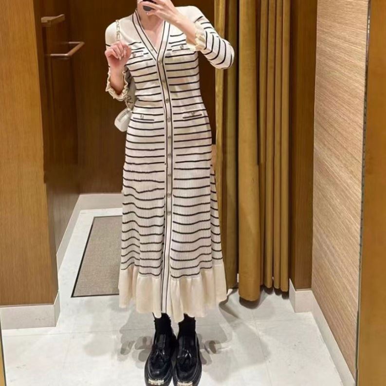 The Monochrome Retro Midi