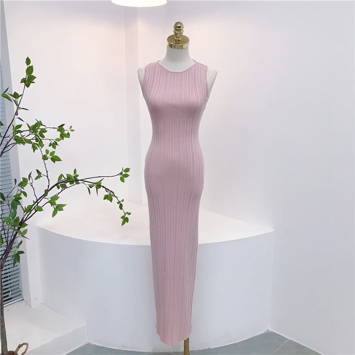 Robe rose sans manches à rayures verticales