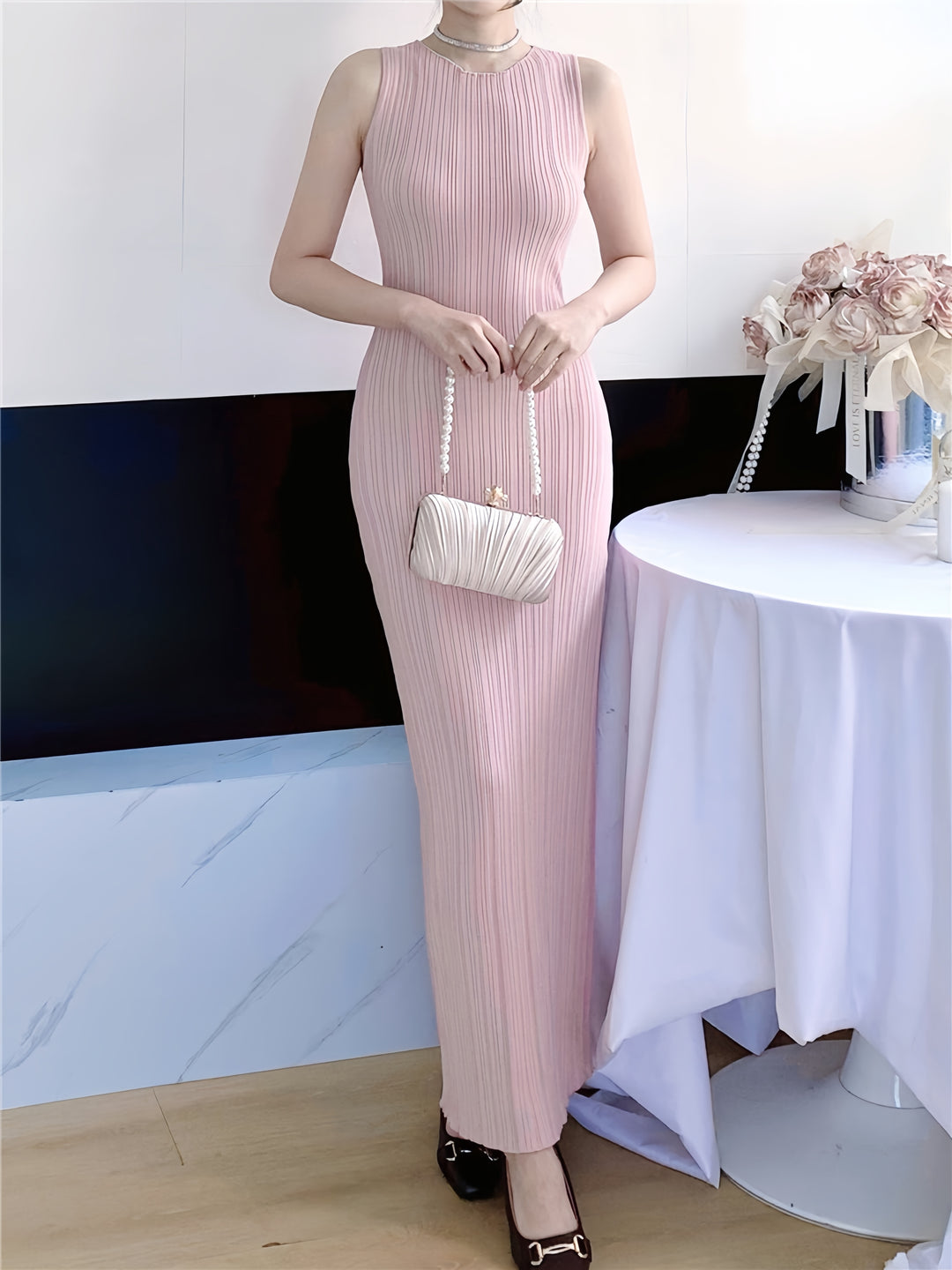 Robe rose sans manches à rayures verticales