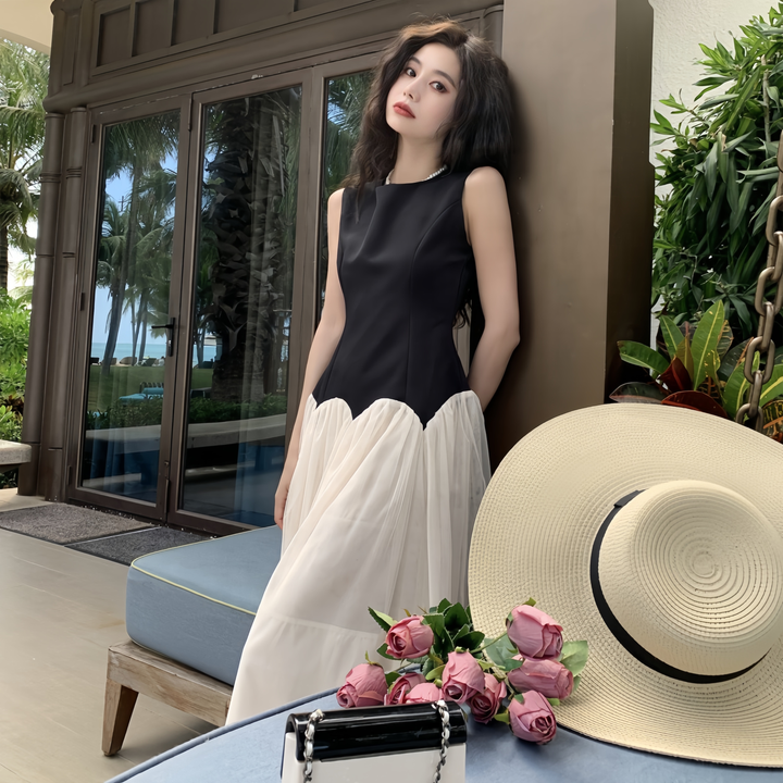 Robe élégante sans manches en patchwork noir et blanc